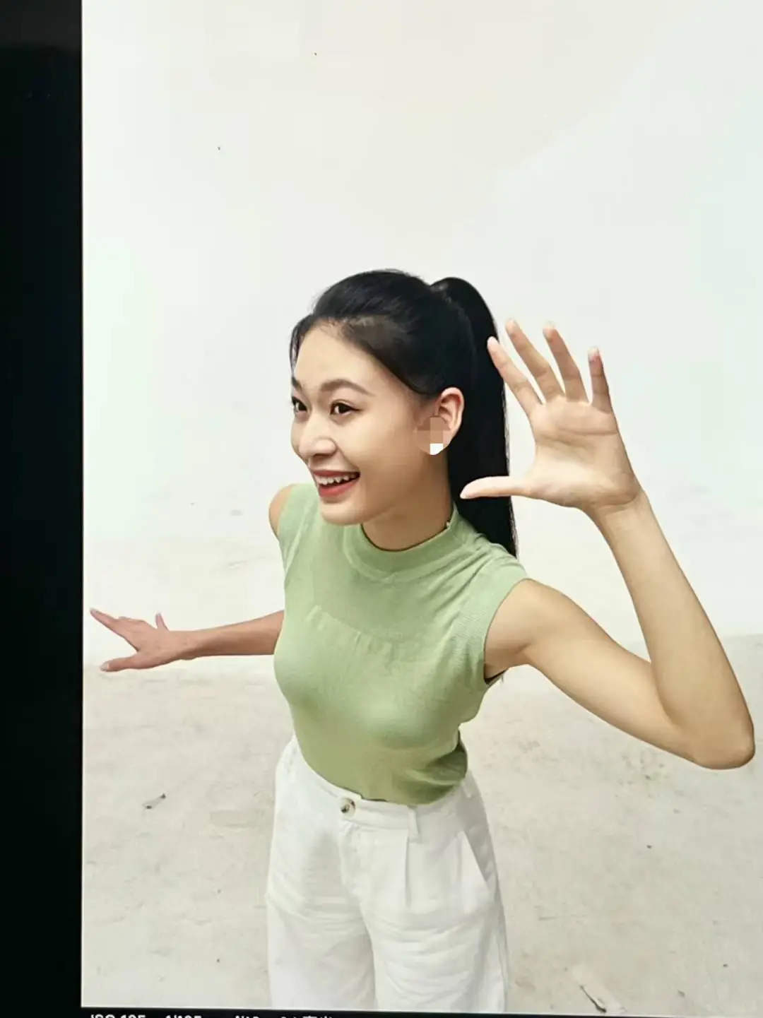 笑起来有生命力的女模是什么样子？