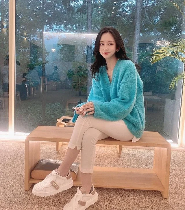 [ins美女]身材性感的大长腿美女模特写真2