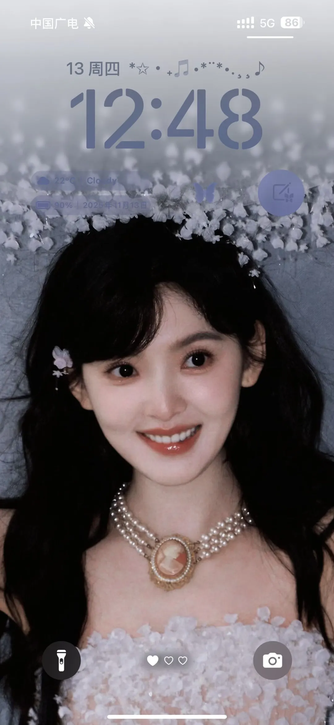 章若楠这张太适合当壁纸了！