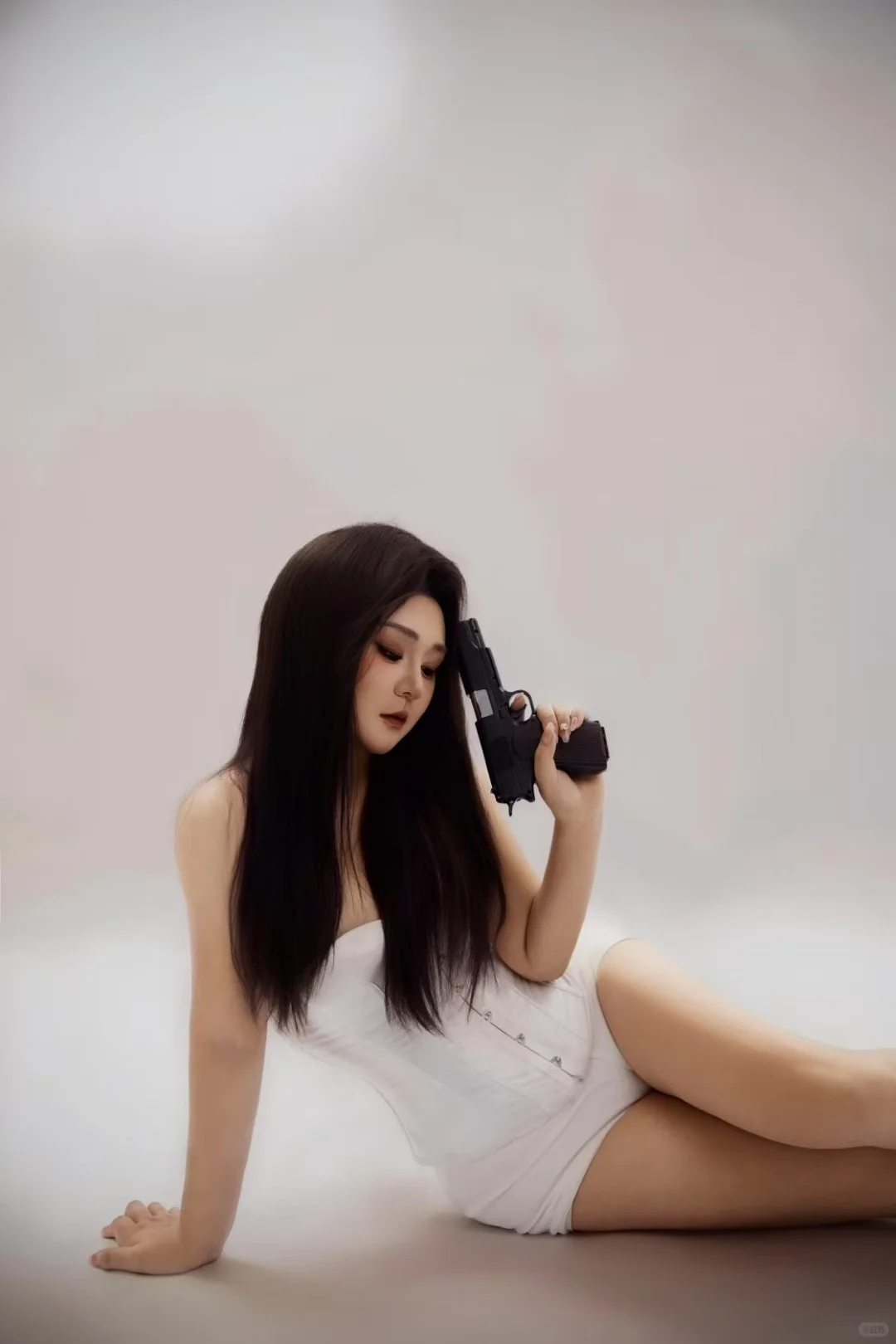 130斤拽姐｜拿枪的肉感特工，这曲线杀疯了💥