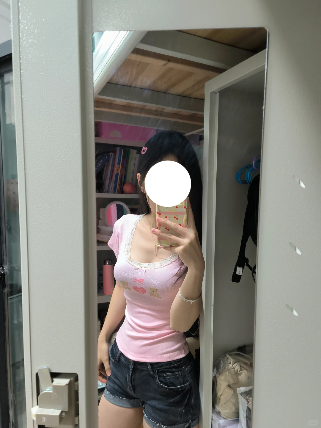 粉色修身上衣真的好显嫩啊！！！