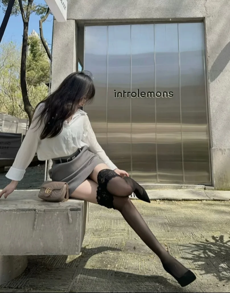 #纯欲穿搭 #黑裙yyds #波点袜穿搭 #氛围感