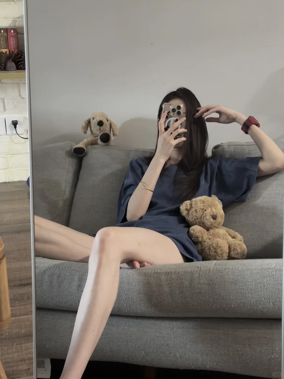 对镜自拍不露脸拍照姿势le