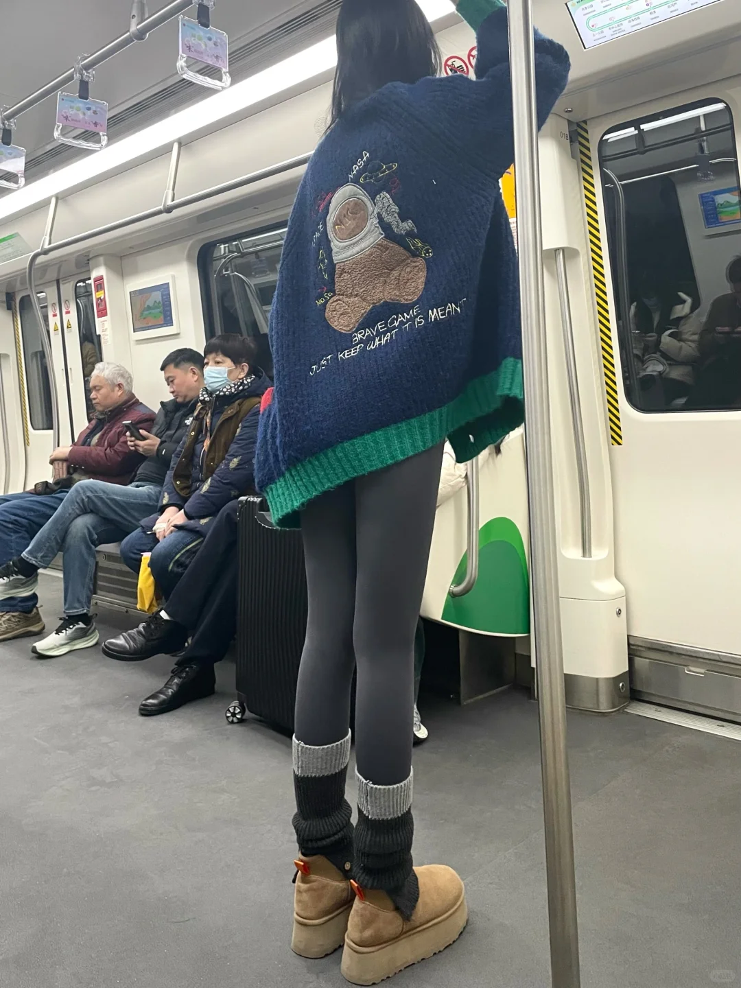 上班看到的瑜伽裤，现在的女生太敢穿了！