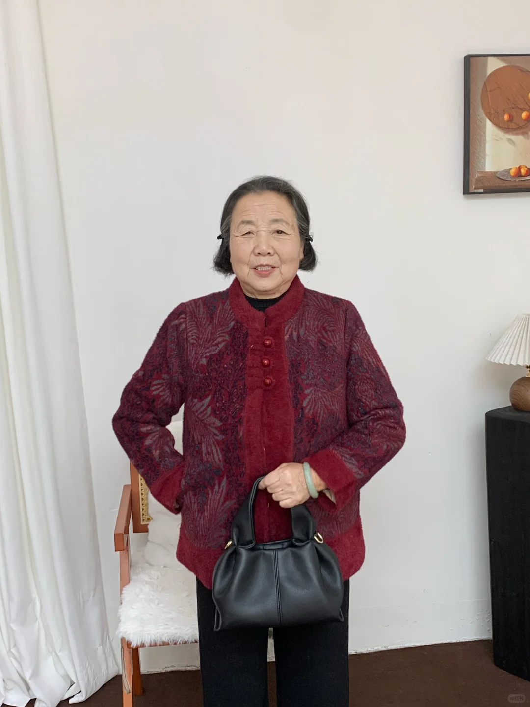 奶奶说我乱花钱买太多新衣服，留哪件好看呀？