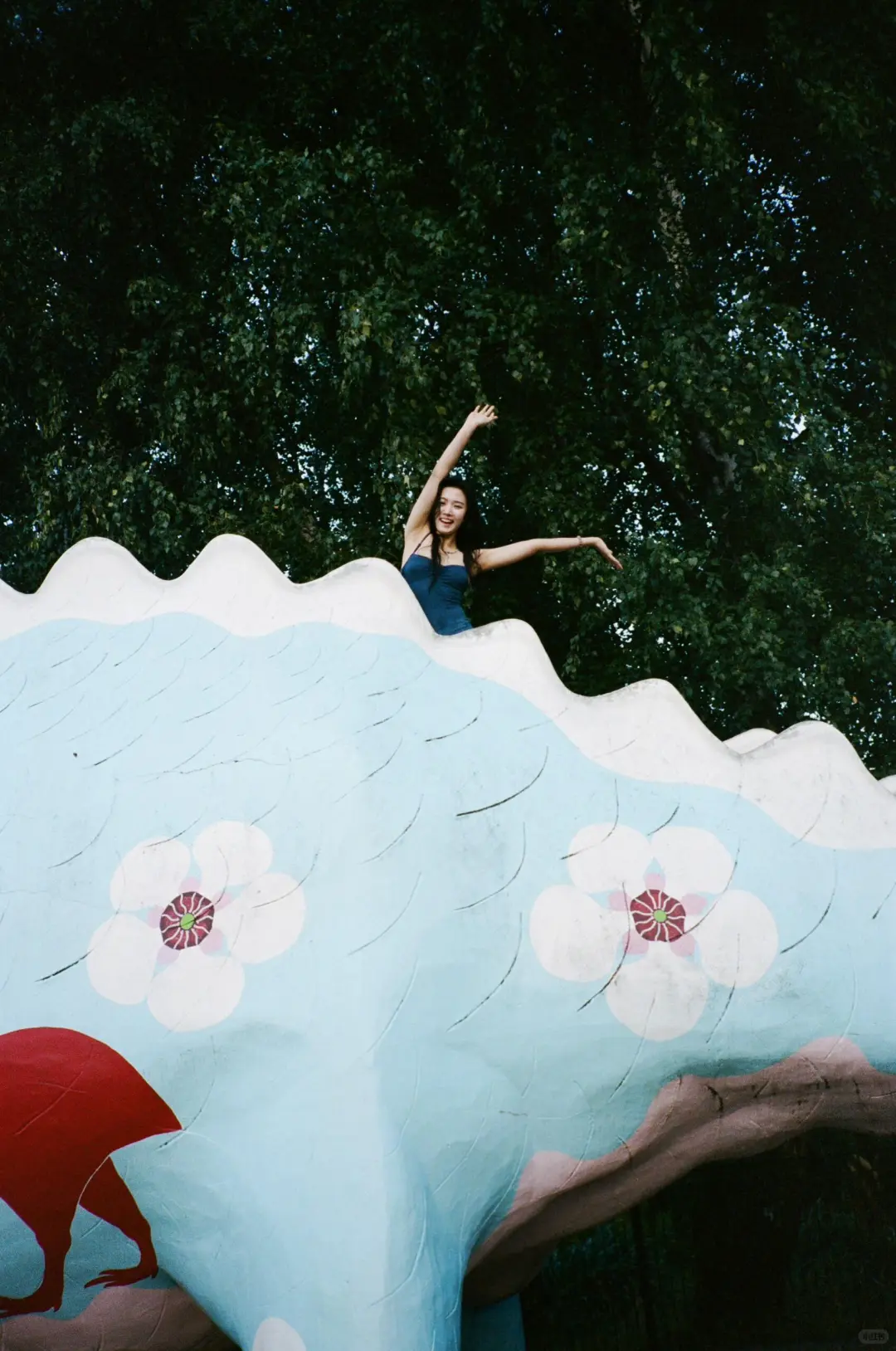 卢昱晓晒泳装照。这不就是美人鱼嘛。