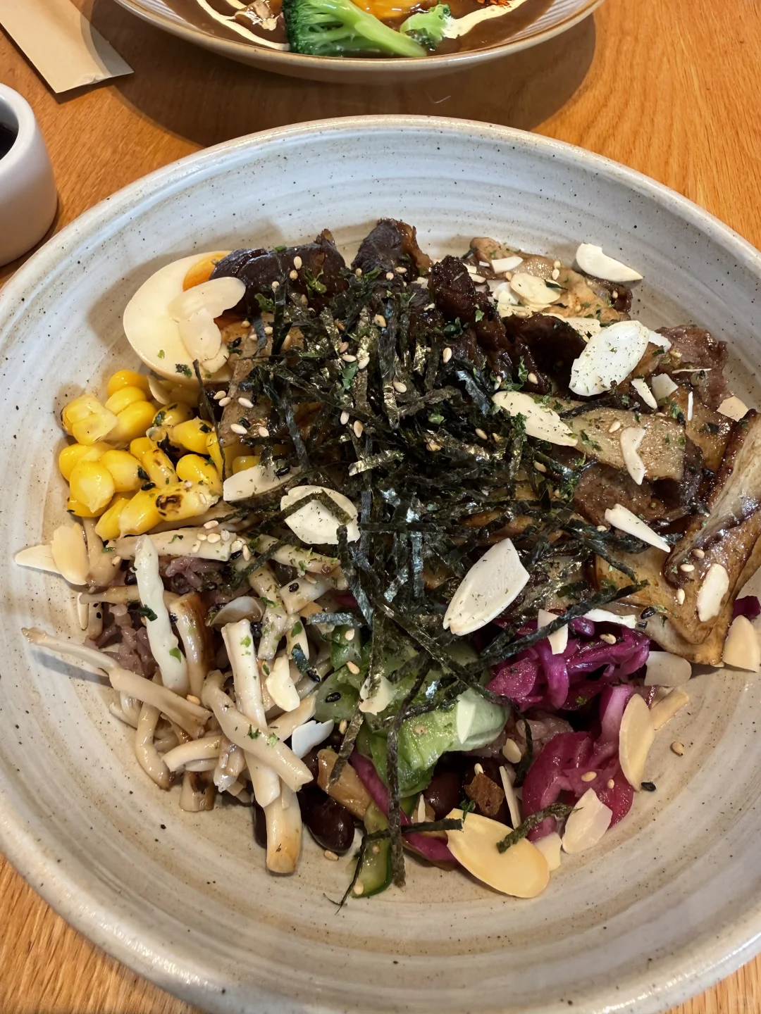 在青岛海边喝杯咖啡