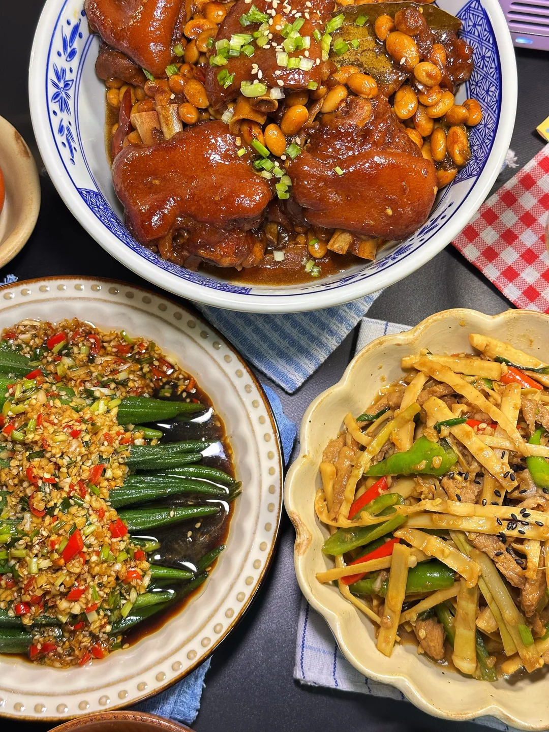 晚餐｜猪蹄炖黄豆 竹笋炒肉丝 凉拌秋葵