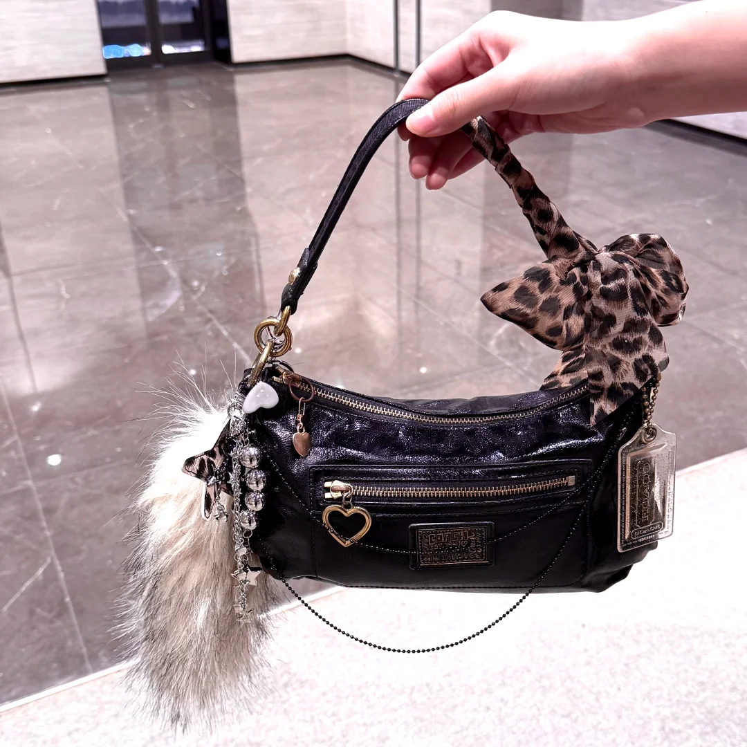 蔻驰Coach豹纹毛毛腋下豌豆包如时髦辣妹