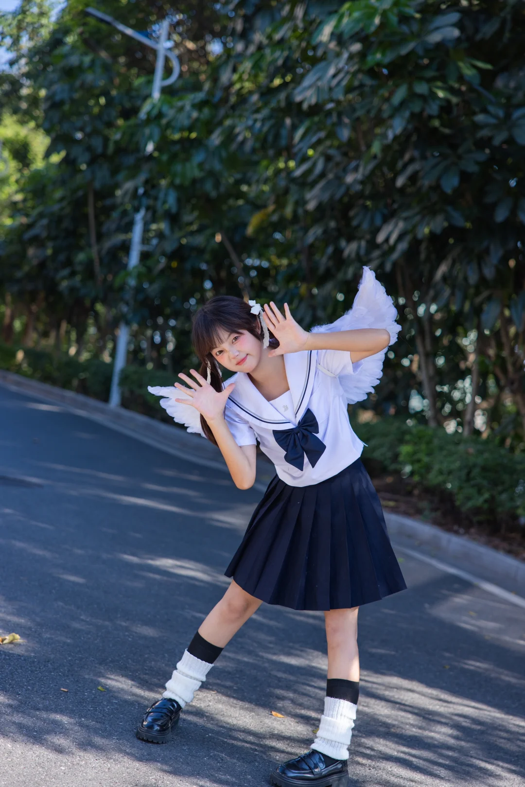 逆光发丝，元气少女