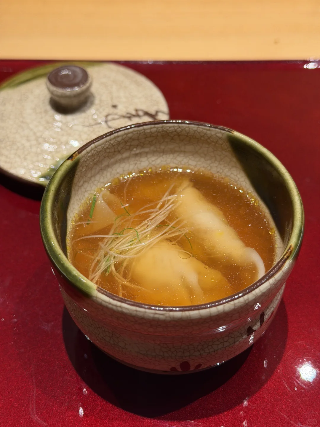 很少用「娇艳欲滴」来形容一条腿