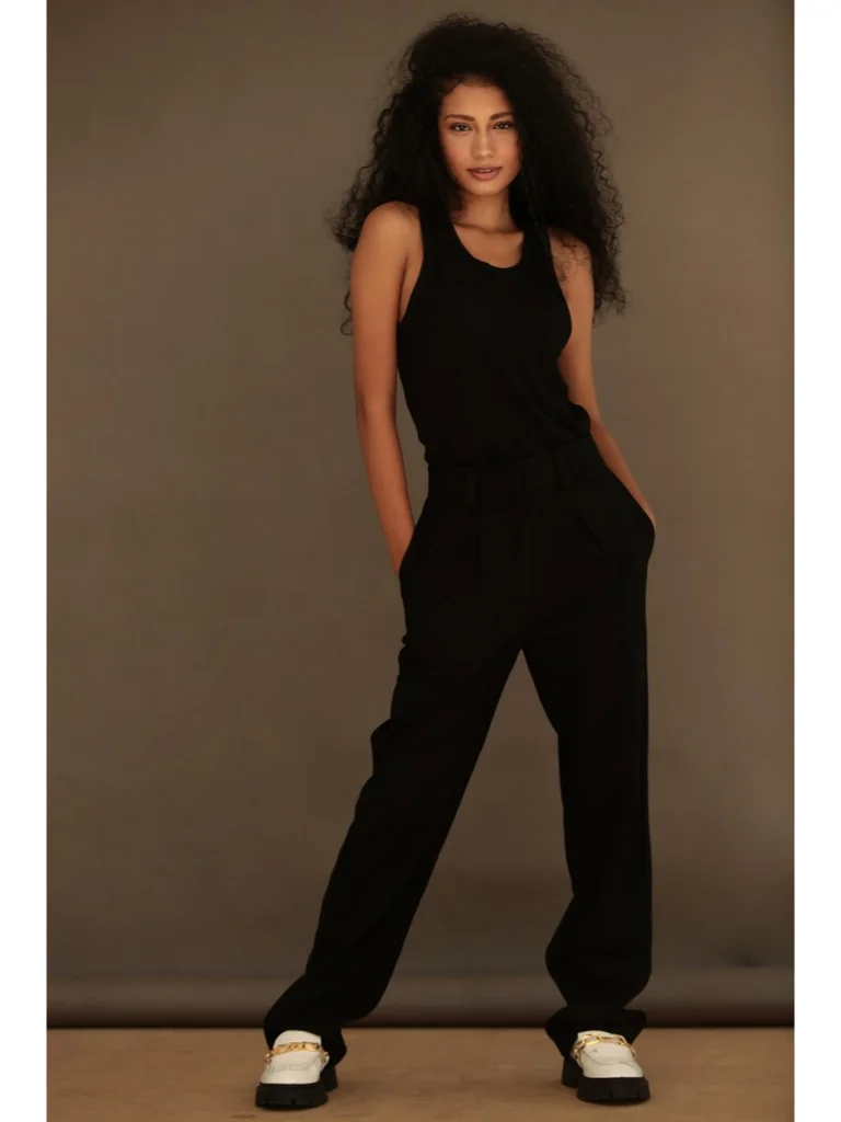 小麦色女外模 少女模特