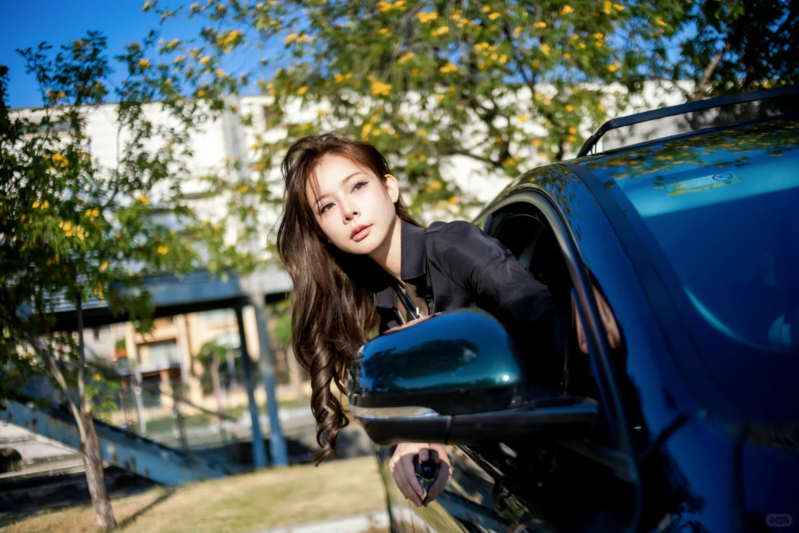 会开车还会修车，让她做你的秘书你愿意吗