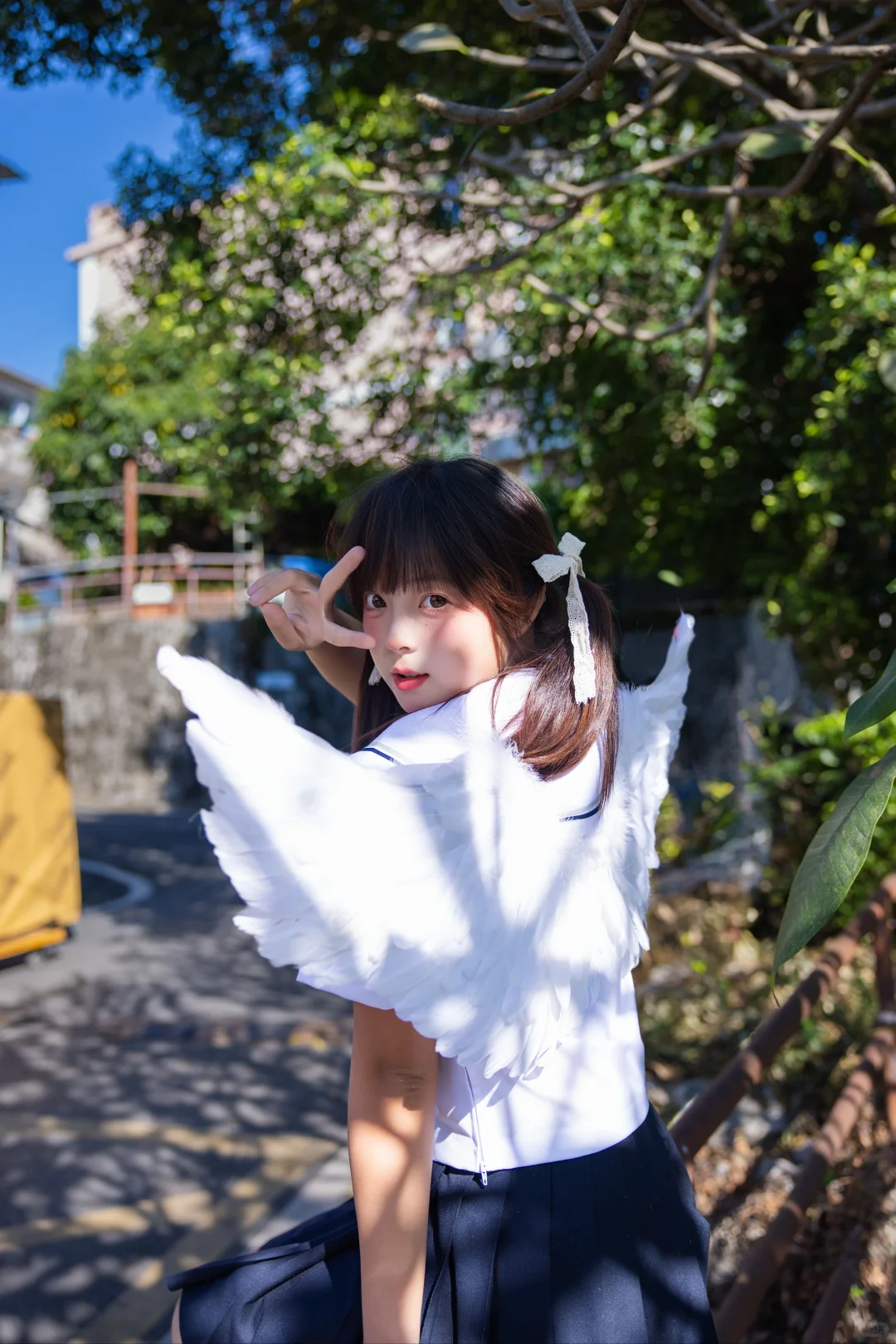 逆光发丝，元气少女