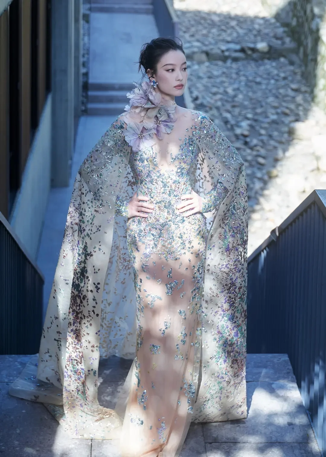 倪妮炫彩长裙礼服写真集