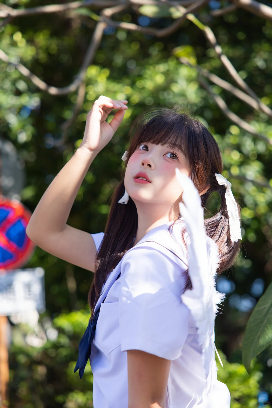 逆光发丝，元气少女