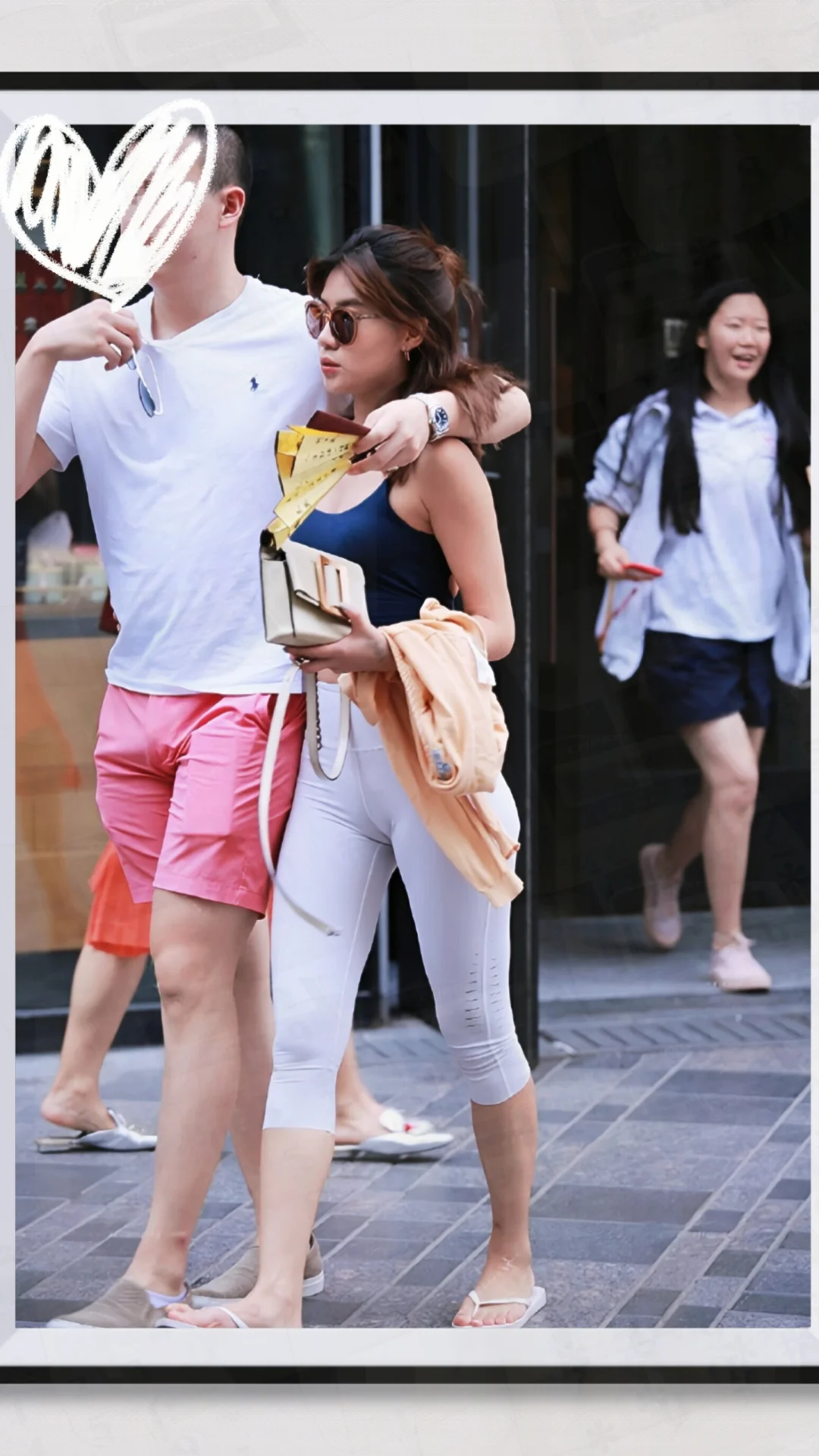 今年爆火的“无痕瑜伽裤”怎么穿才不尴尬？