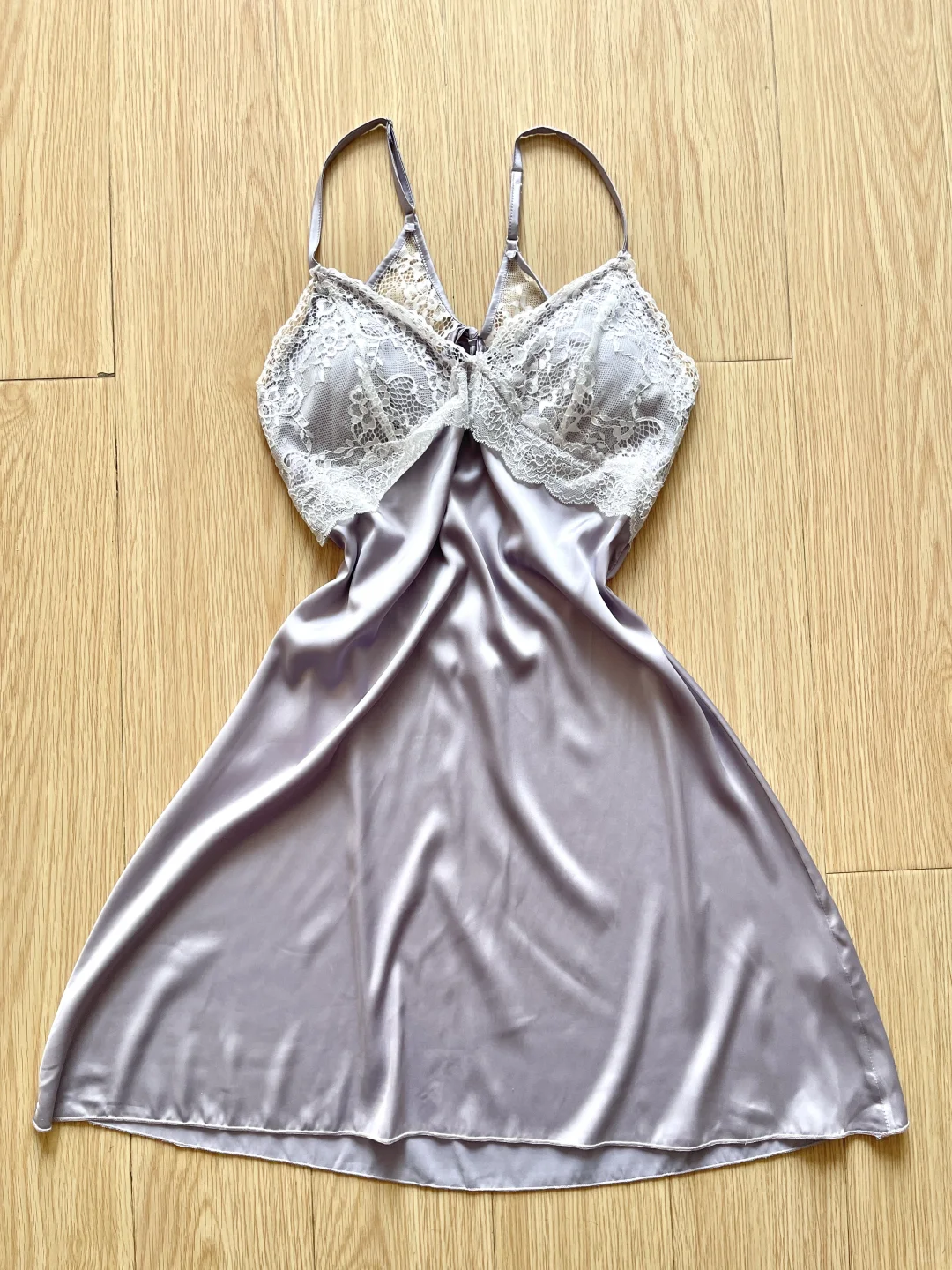 左滑姐妹们看我穿紫色蕾丝小裙裙💜💜💜