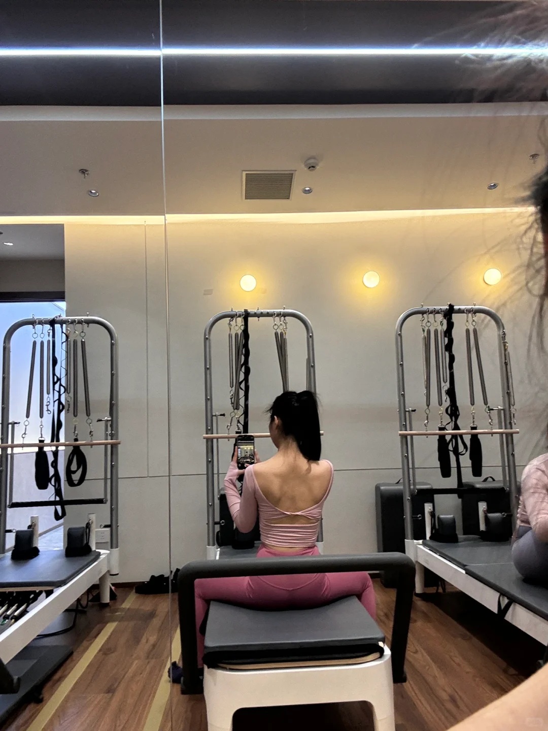 个人建议不要选这种交叉背心 因为肩颈