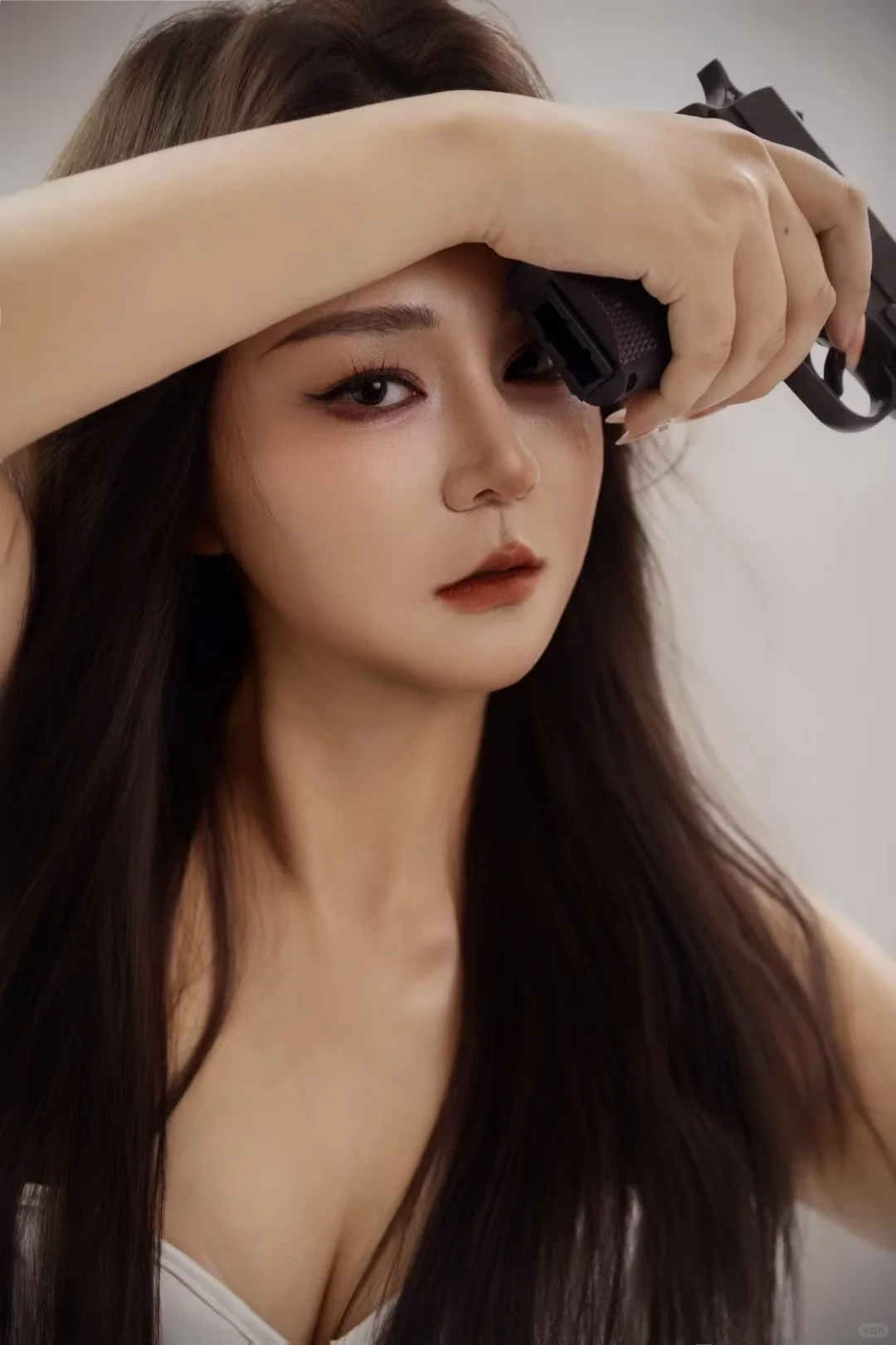 130斤拽姐｜拿枪的肉感特工，这曲线杀疯了💥