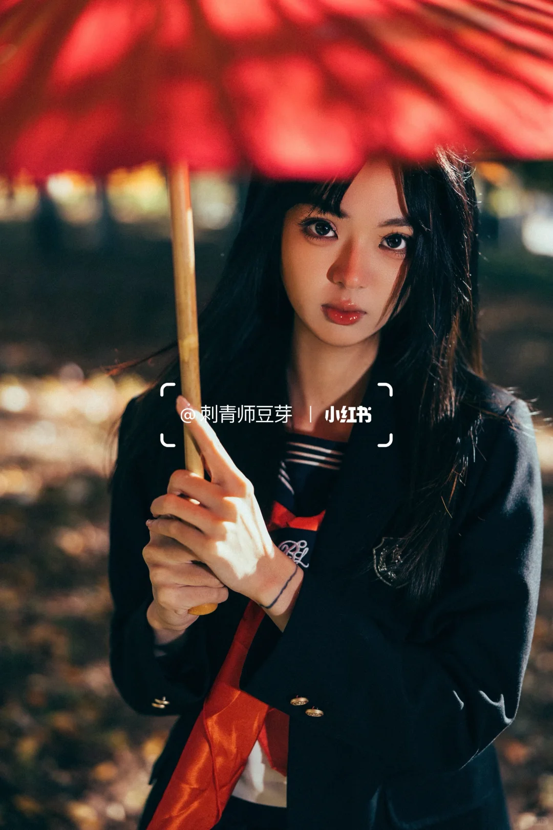 秋天 少女 枫叶 等待