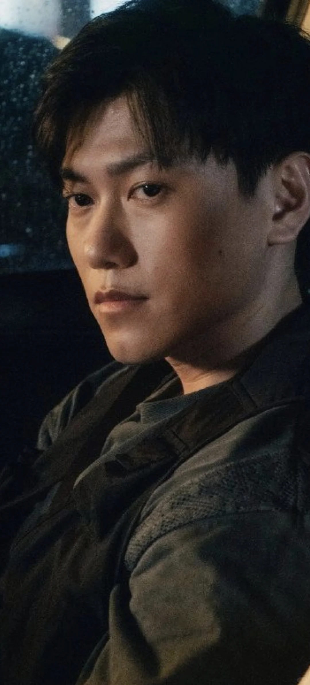 好真实的一张脸。不喜欢滤镜