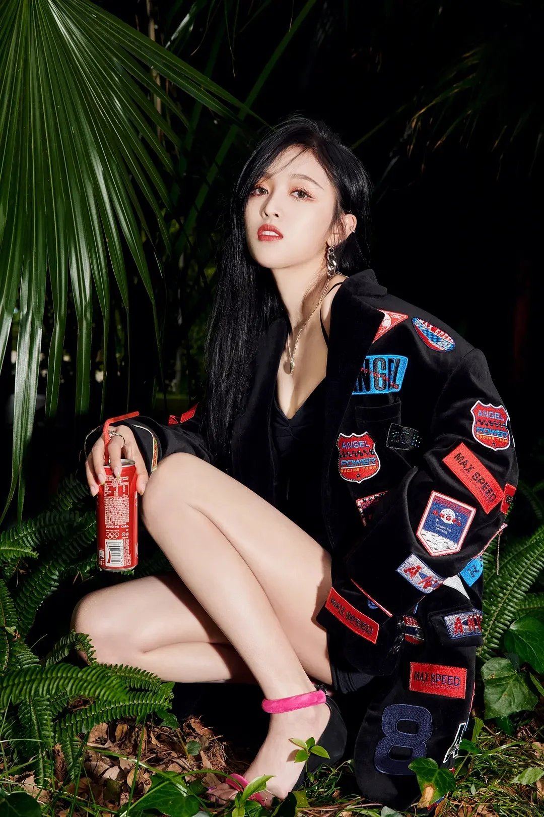 吴宣仪性感长腿写真集