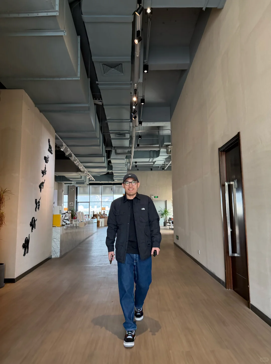 在青岛海边喝杯咖啡