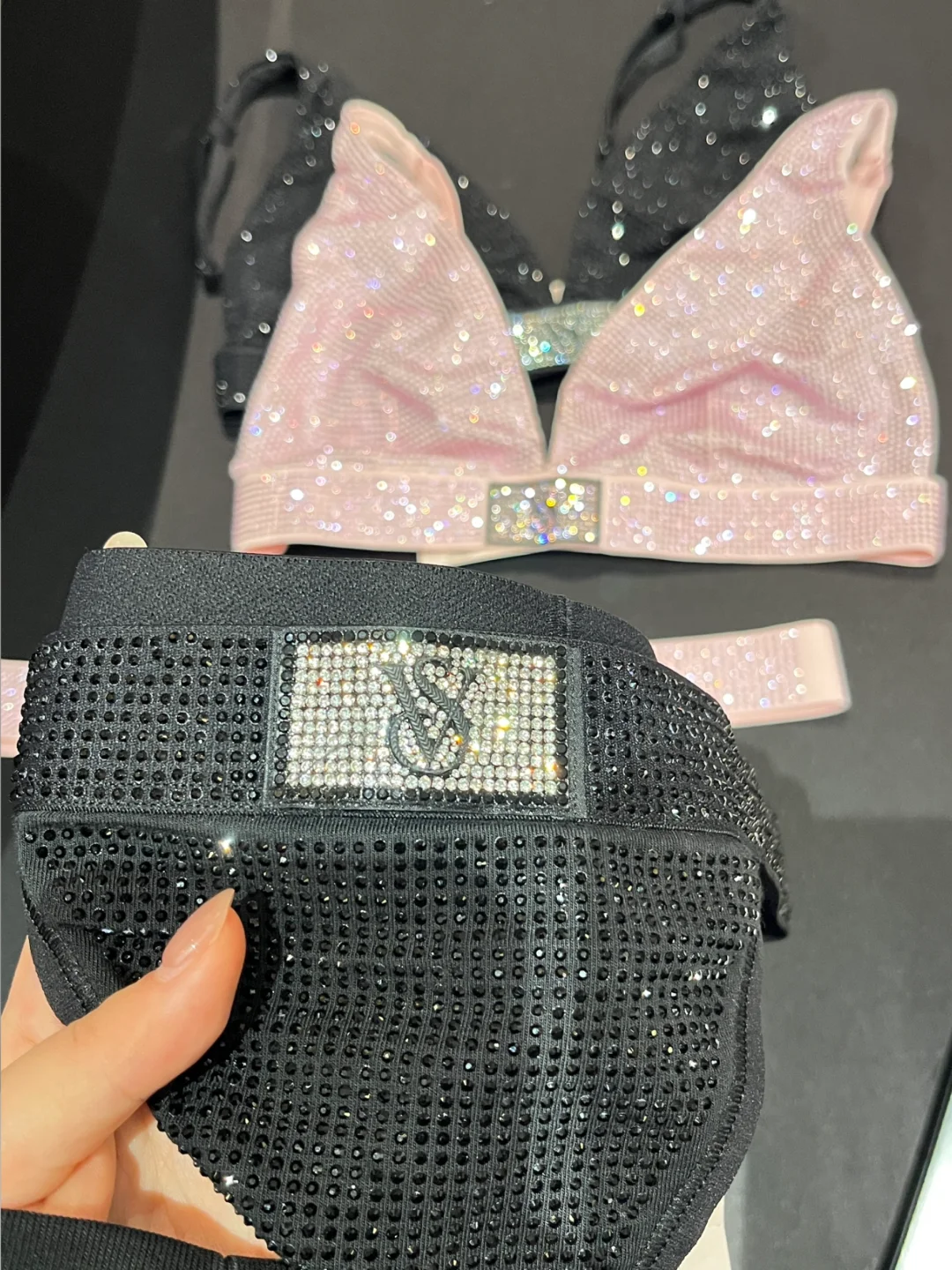 维秘|闪钻三角杯文胸～好美腻💕🙈