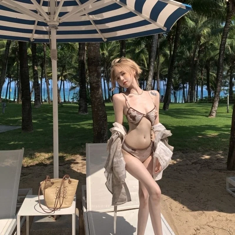 她很美，美到我不敢想她！！！