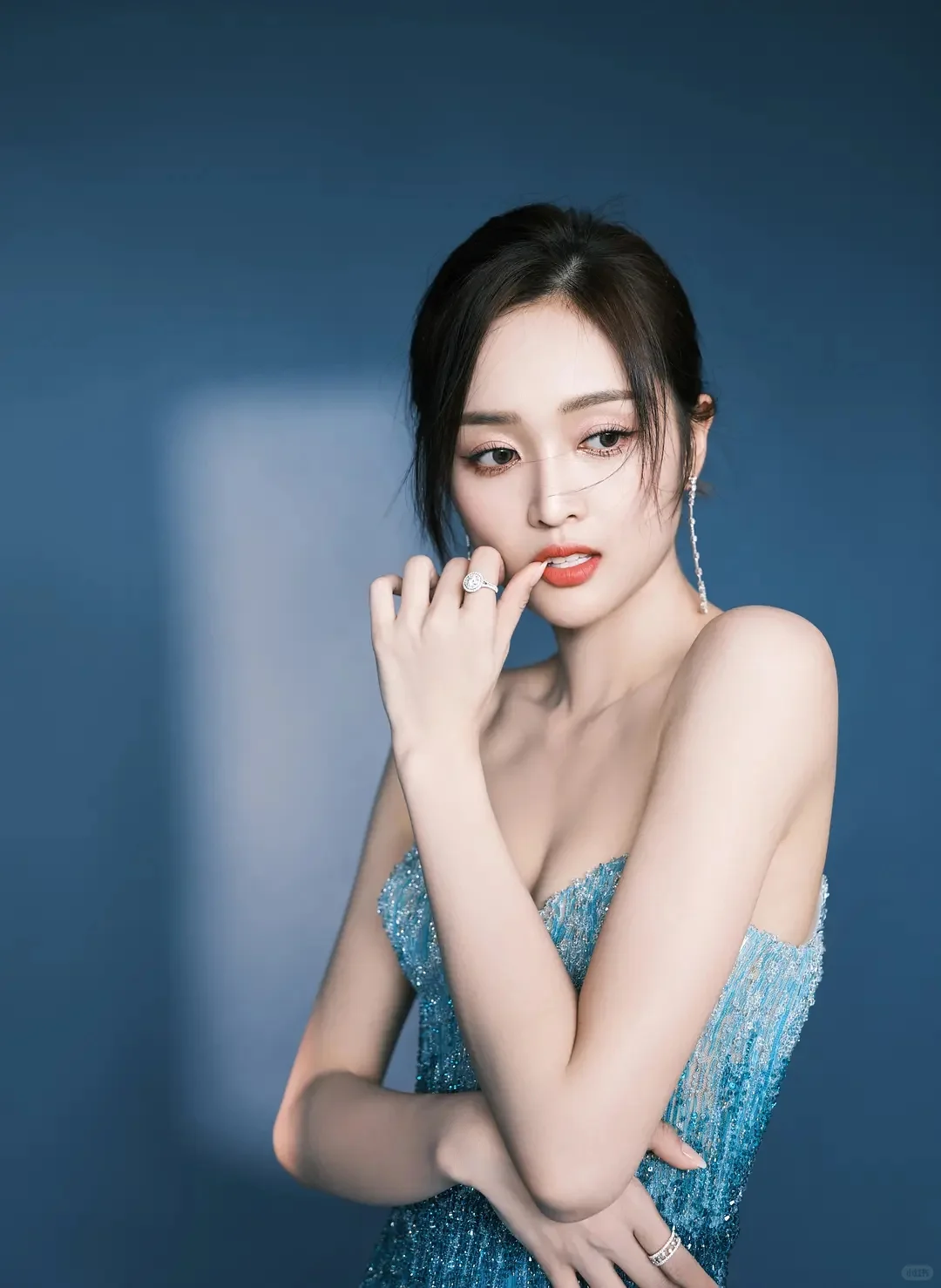 吴宣仪性感长腿写真集