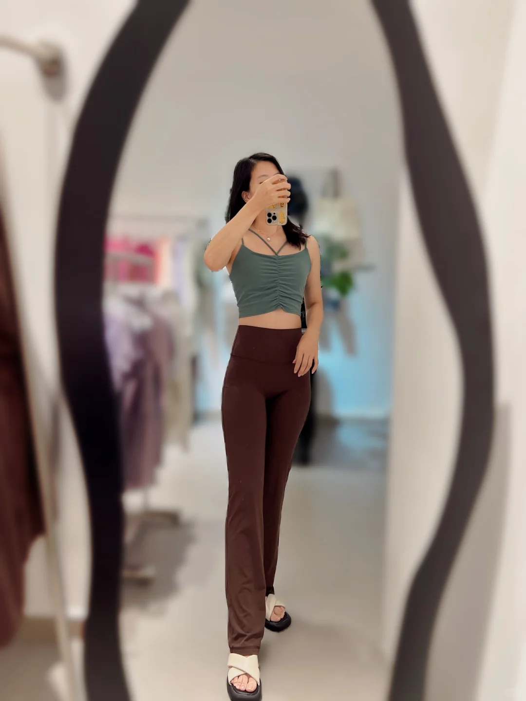 在东城万达，瑜伽服搭出港风复古松弛感