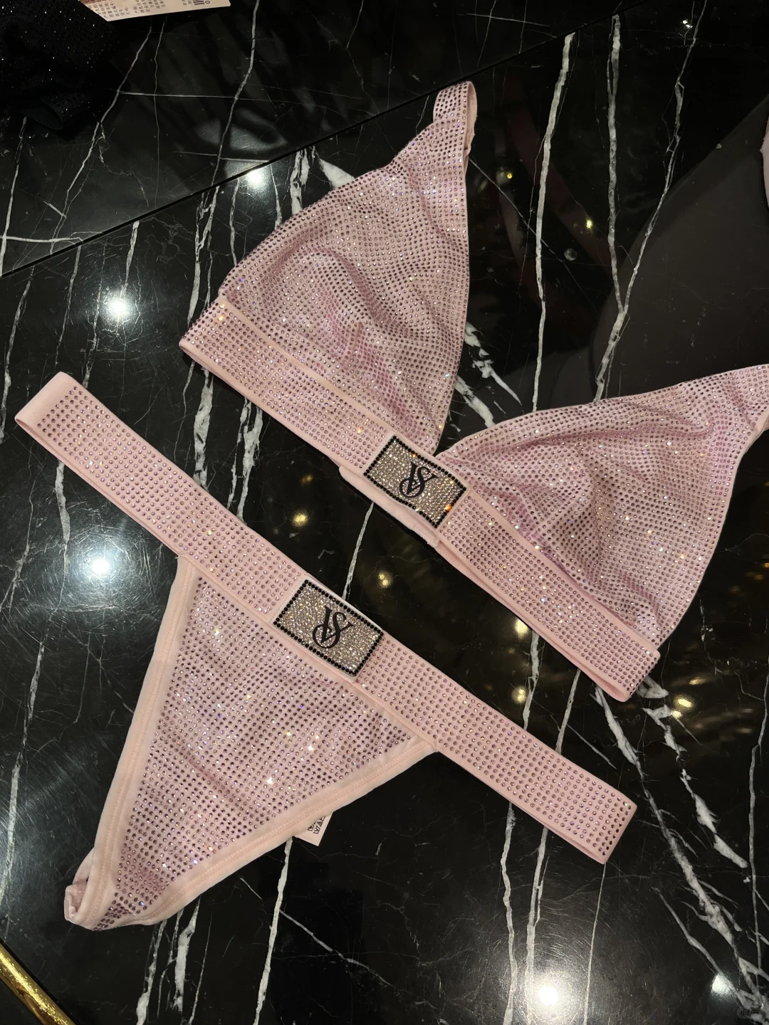 维秘|闪钻三角杯文胸～好美腻💕🙈