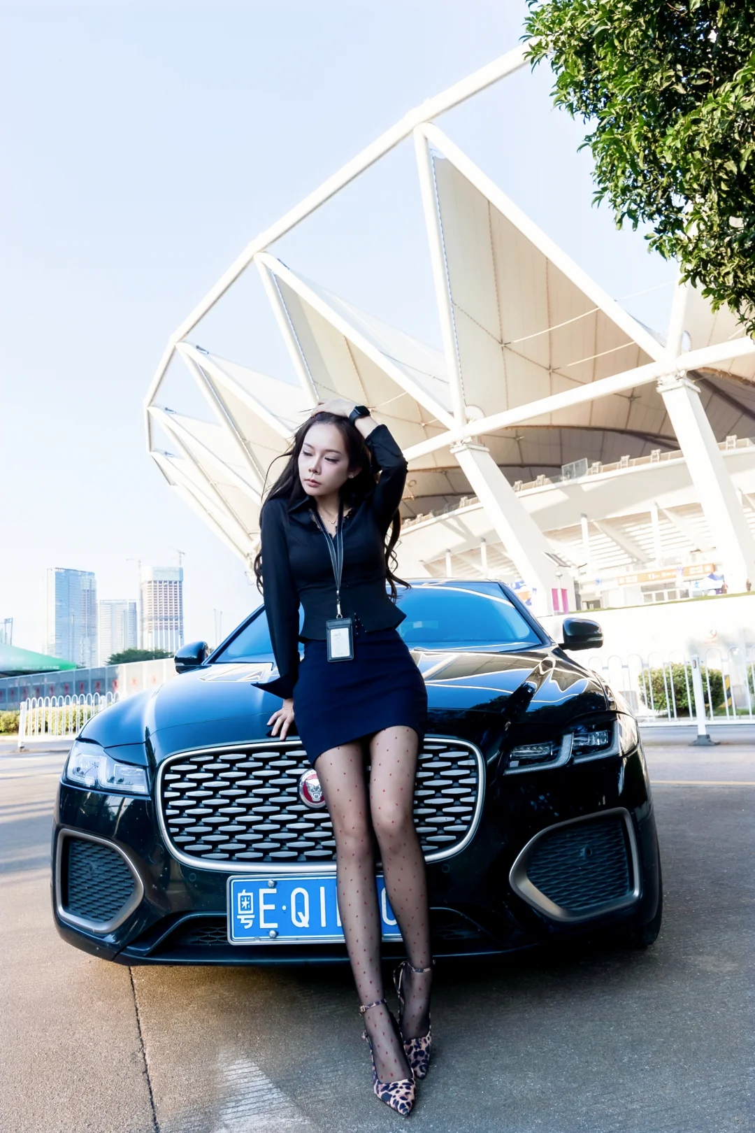 会开车还会修车，让她做你的秘书你愿意吗