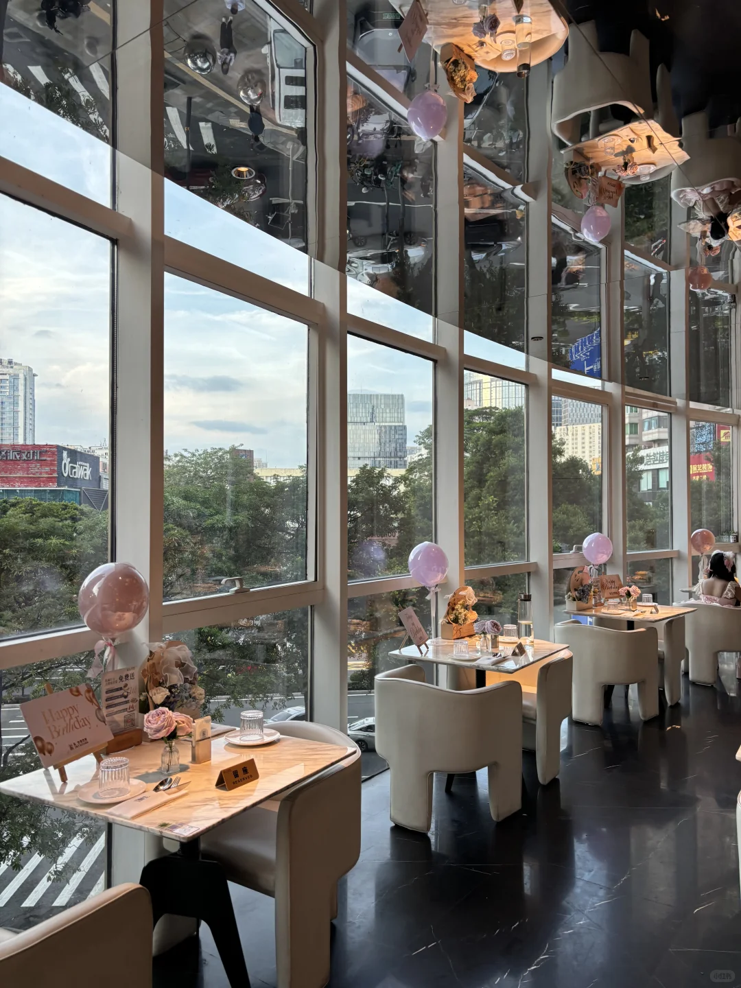 广州体育西！！吃到人生草莓Tiramisu🍓！！