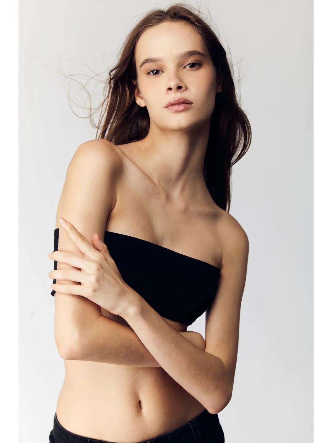 小麦色女外模 时尚女模