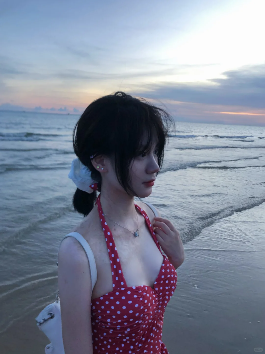红白点点泳衣真的好美！🌊