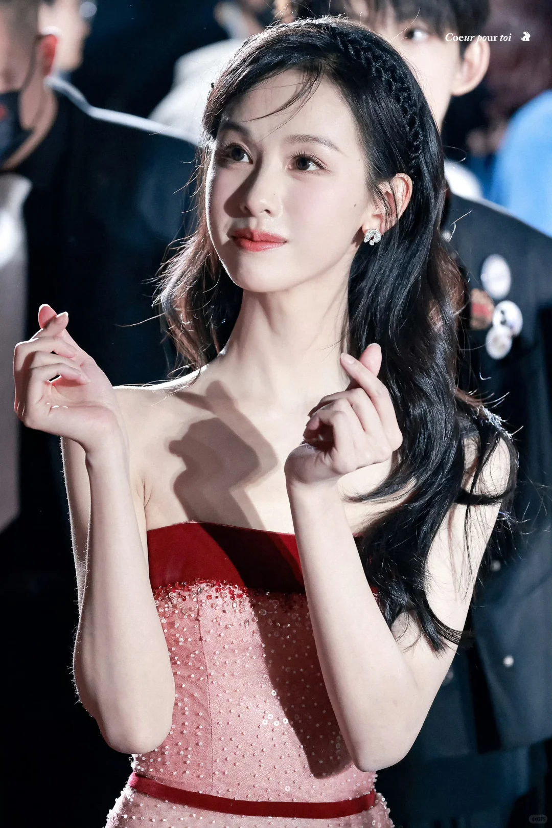 看到的嘟丝没评的都来评一下增加铁粉数