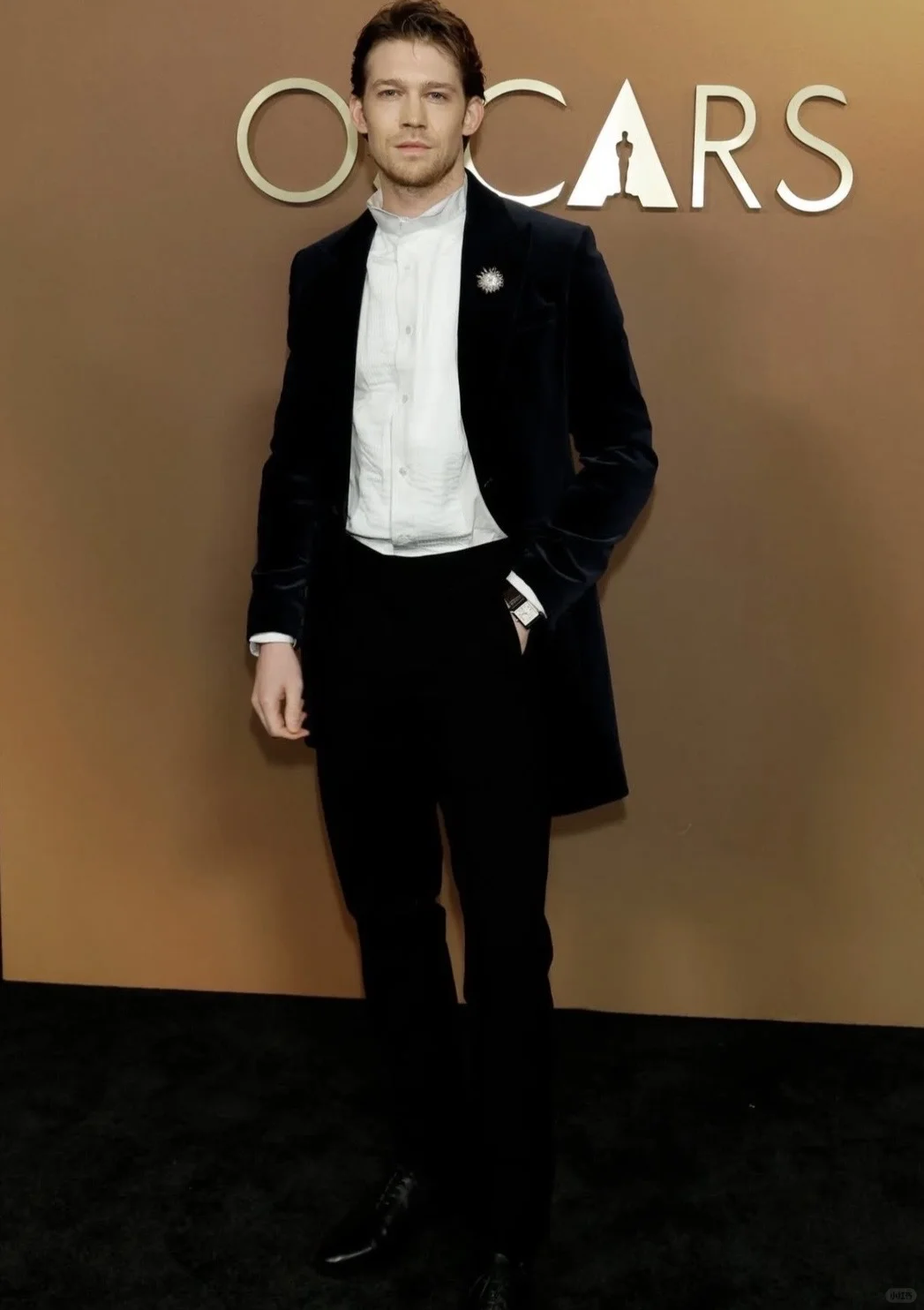 洲长奖红毯上的老牌绅士和好莱坞新生代少年