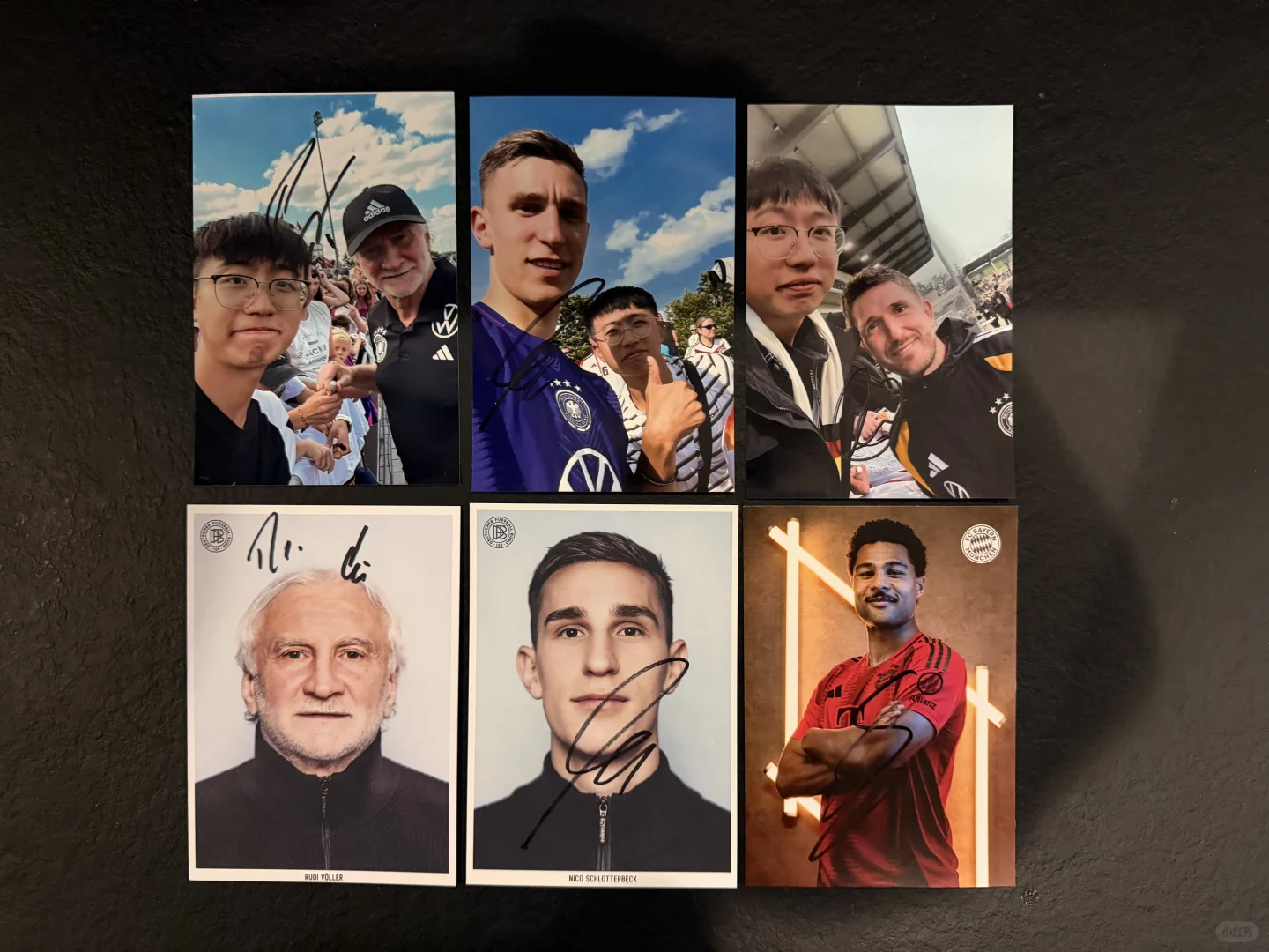 德国队的大巴车还有迎宾灯💡