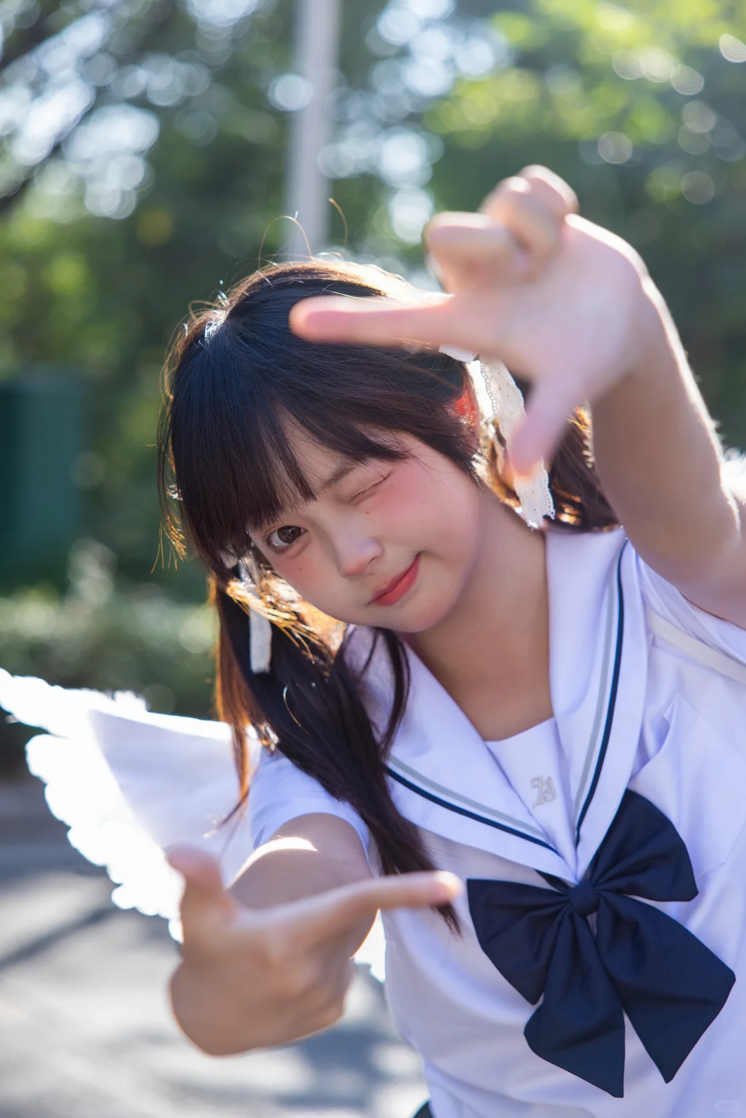 逆光发丝，元气少女