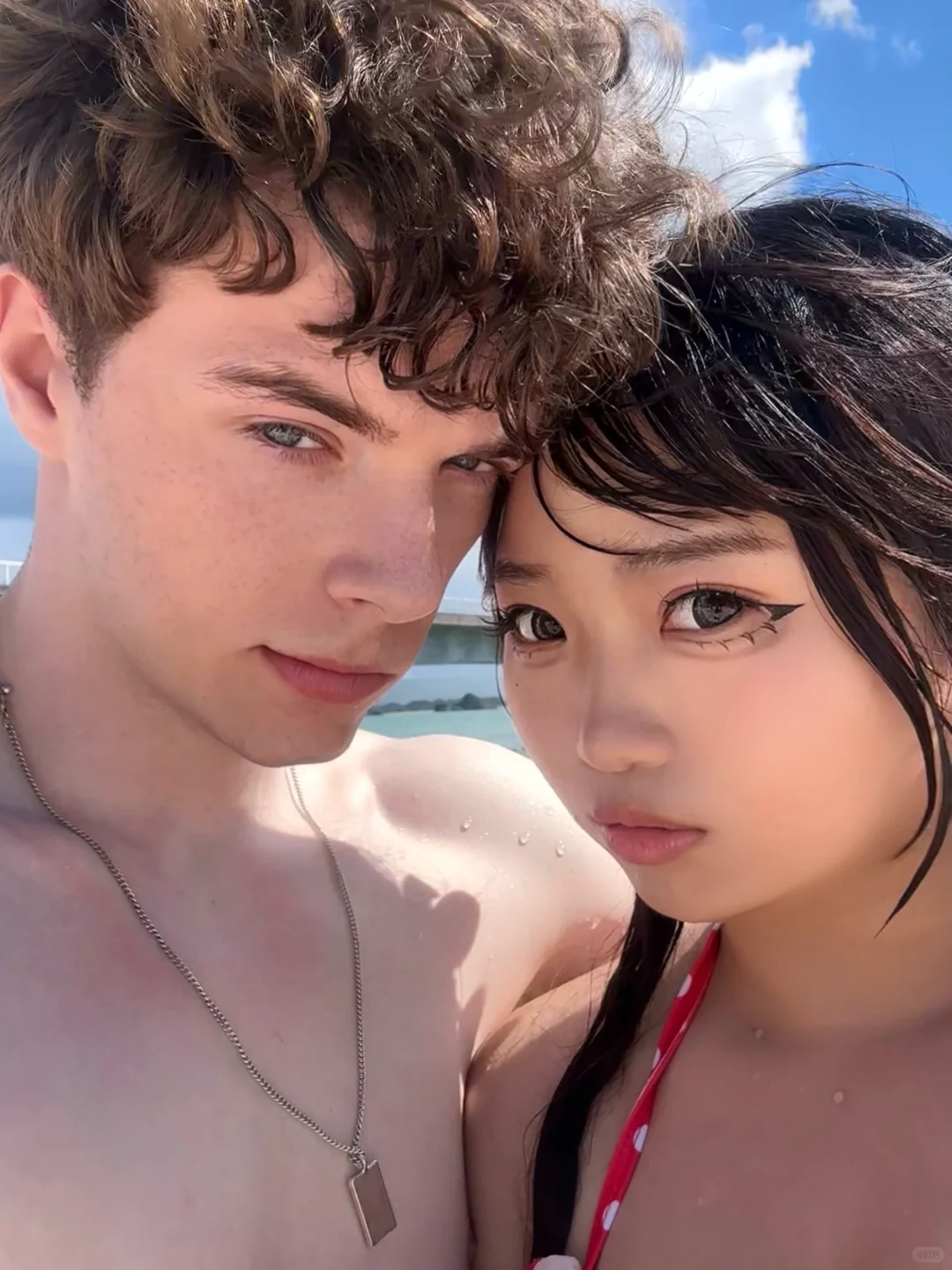 🏝️🐶🐱 不会游泳的两个人去了海边🌊