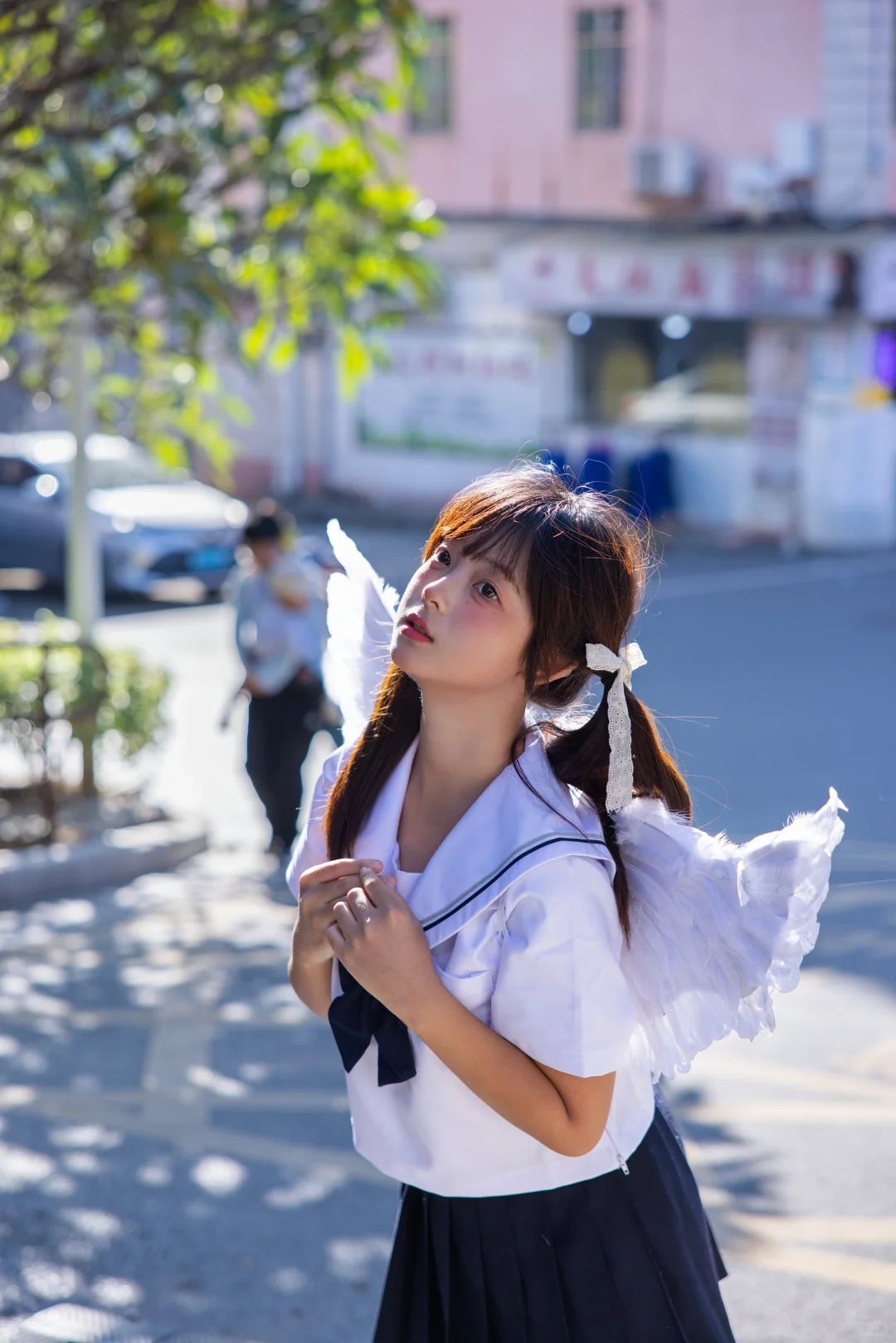 逆光发丝，元气少女