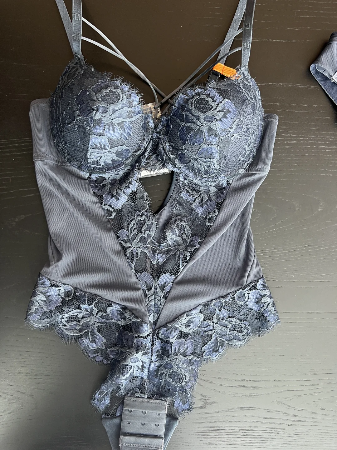 “若爱是一种颜色，一定是蓝色 忠诚浪漫积极”