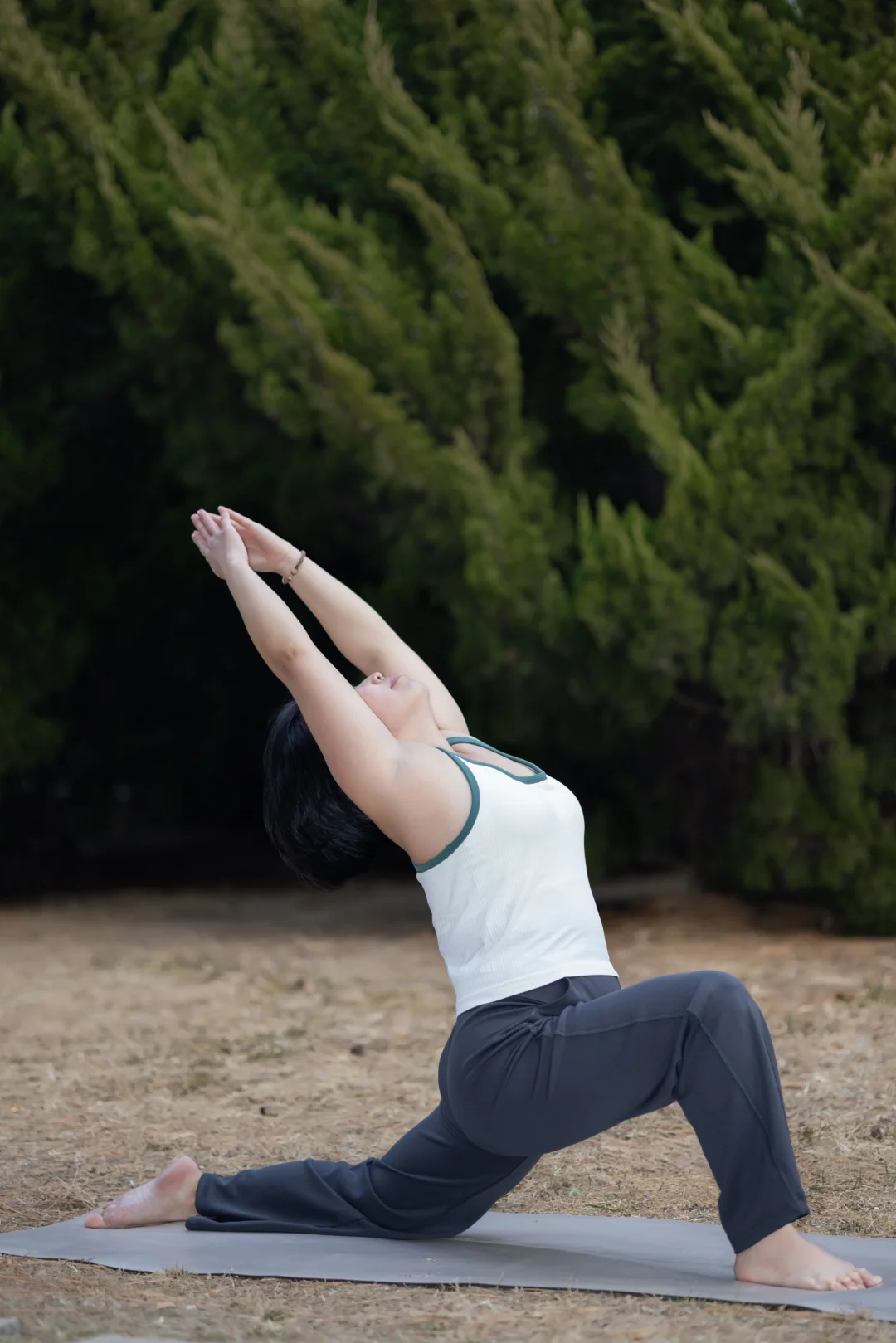 撞色吊带背心让你健身也时尚！