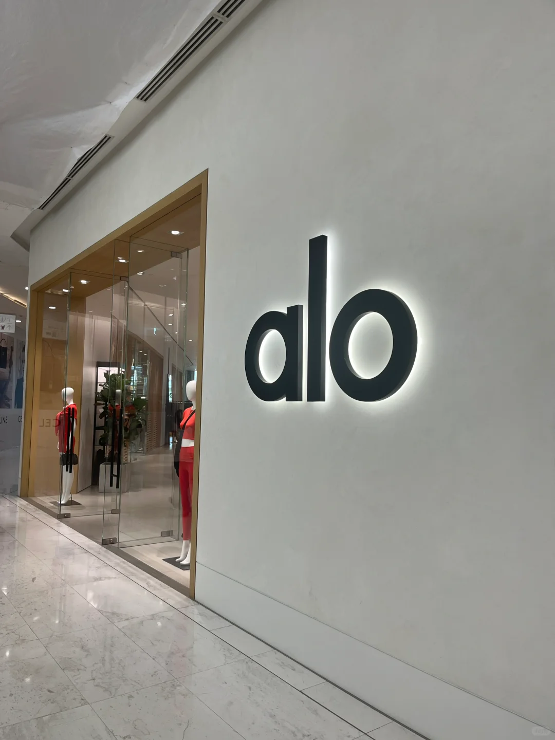 据说是lulu 的平替