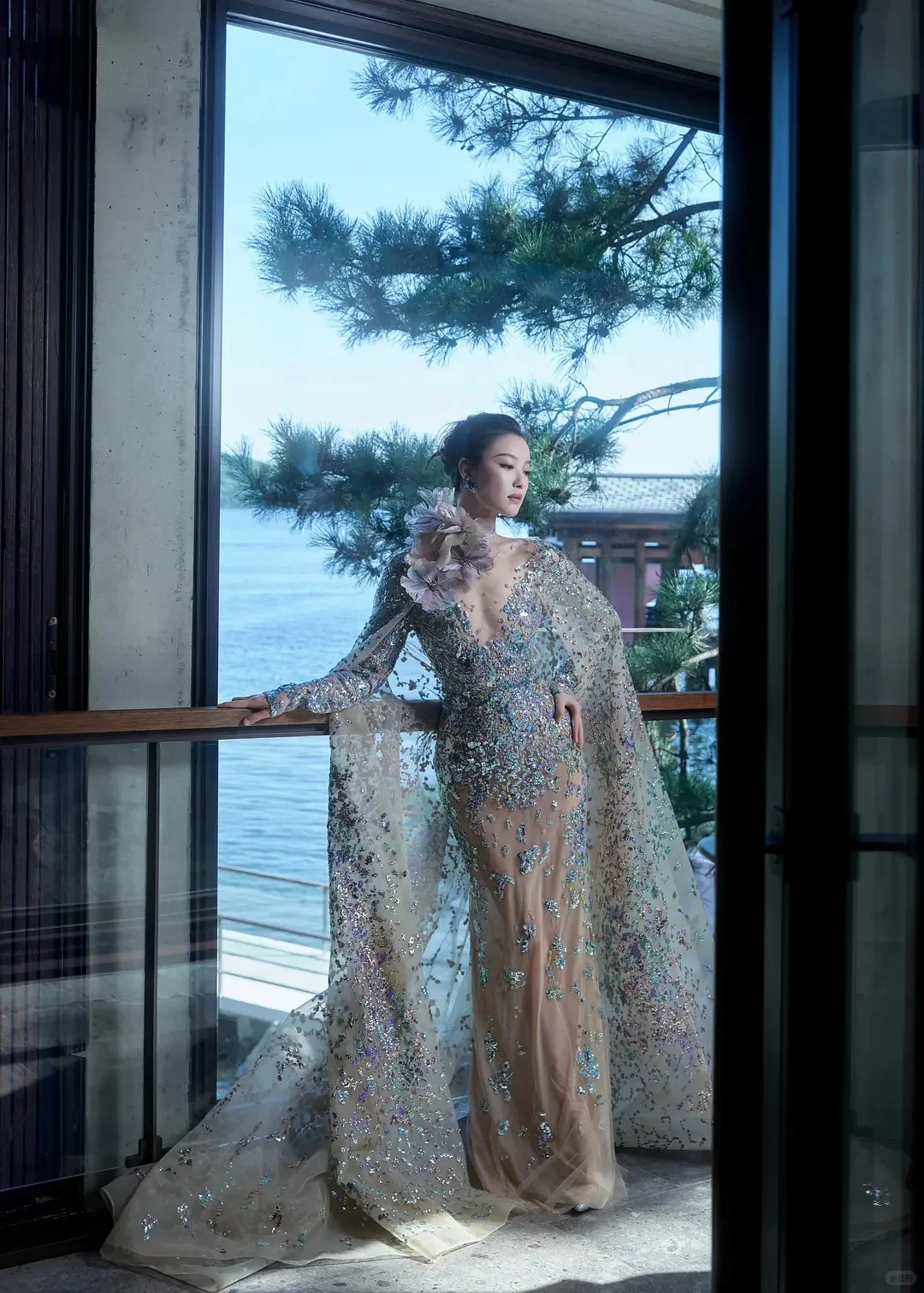 倪妮炫彩长裙礼服写真集