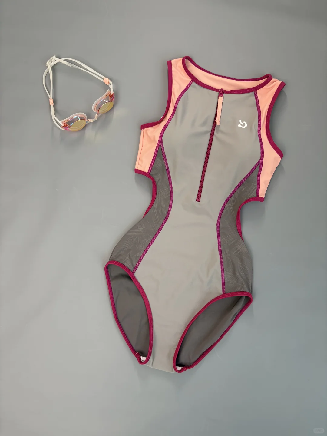 ✨新品来咯！运动系美女速看这撞色泳衣 🏊‍♀️