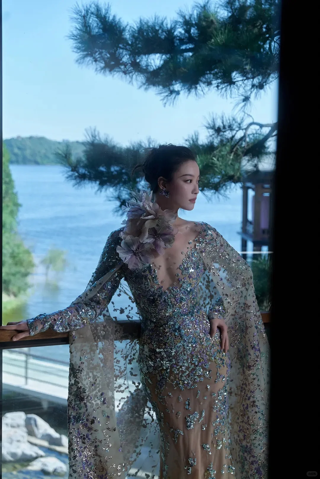 倪妮炫彩长裙礼服写真集