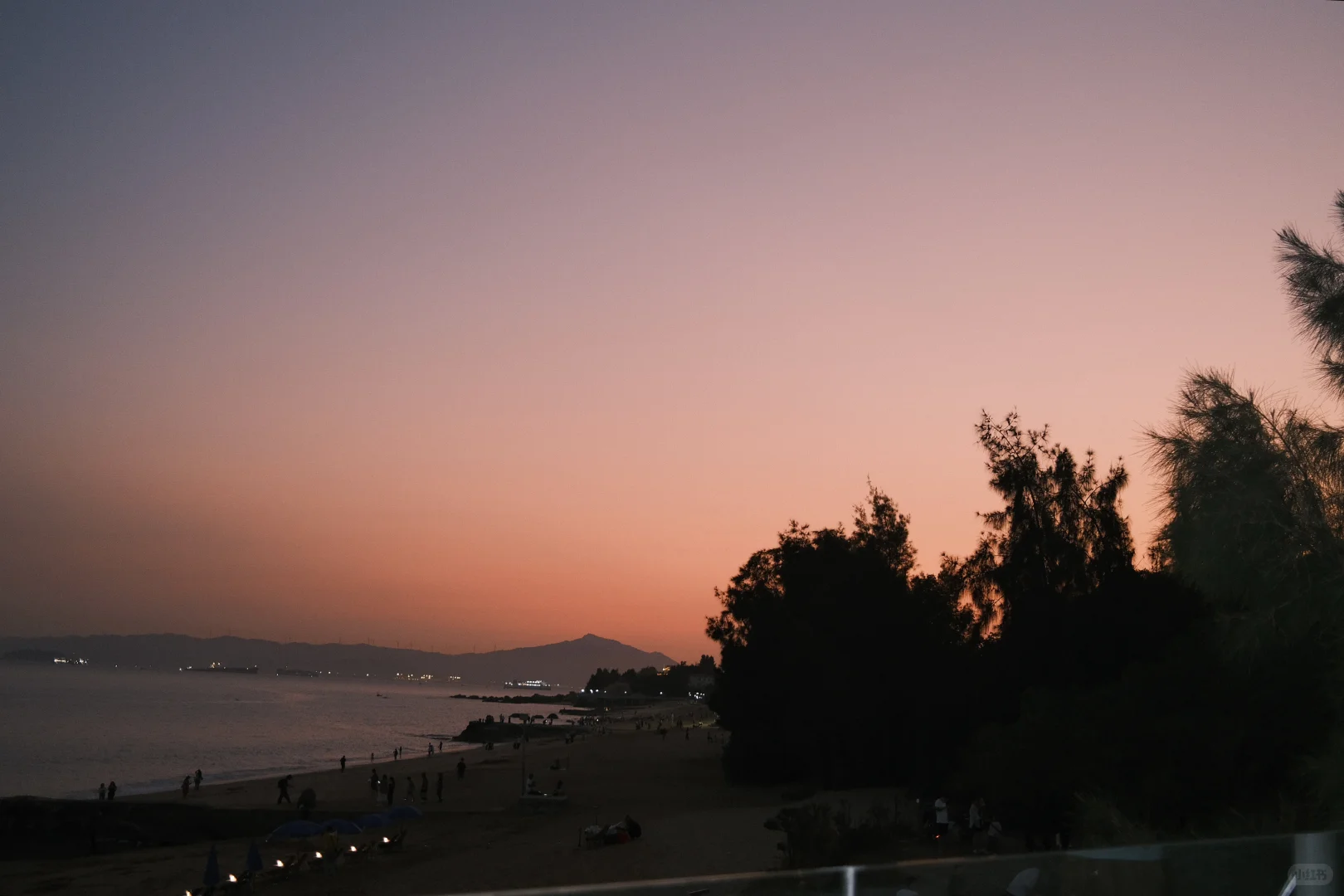 傍晚的海边自带滤镜